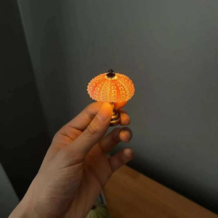 Nerida – Handgemachte Seeigel-Qualle Nachtlampe