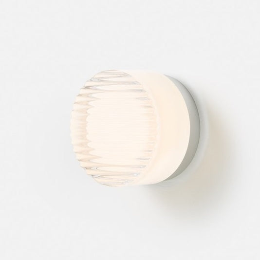 Inga – Nordische Wandlampe mit Strukturglas