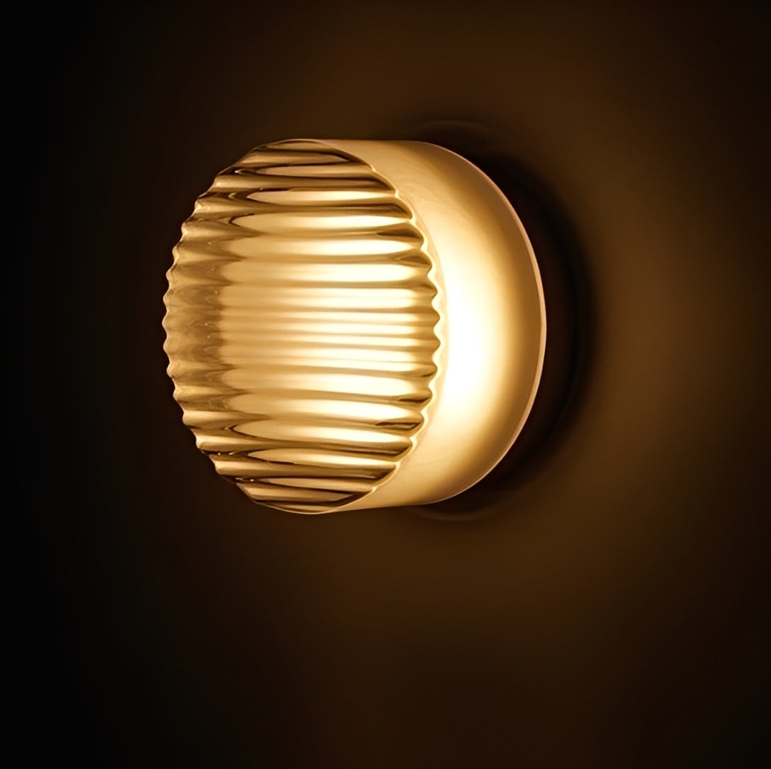 Kira – Skandinavische Wandlampe mit Wellenmuster
