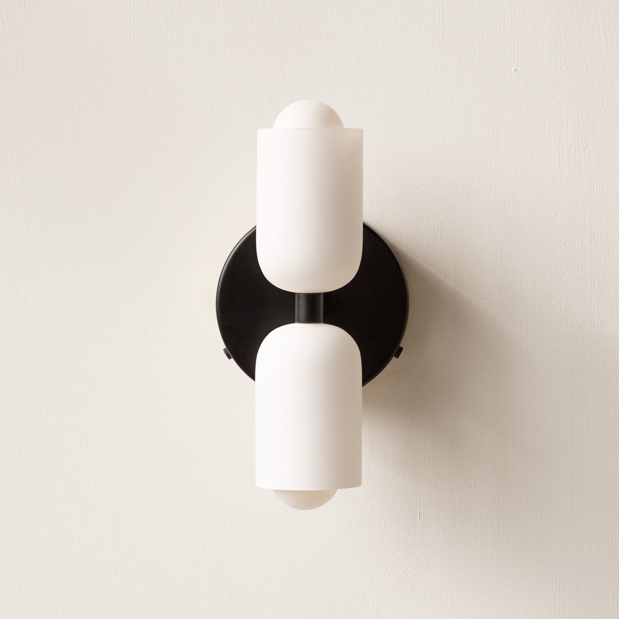 Elodie – Moderne cremefarbene Wandlampe mit zwei Köpfen