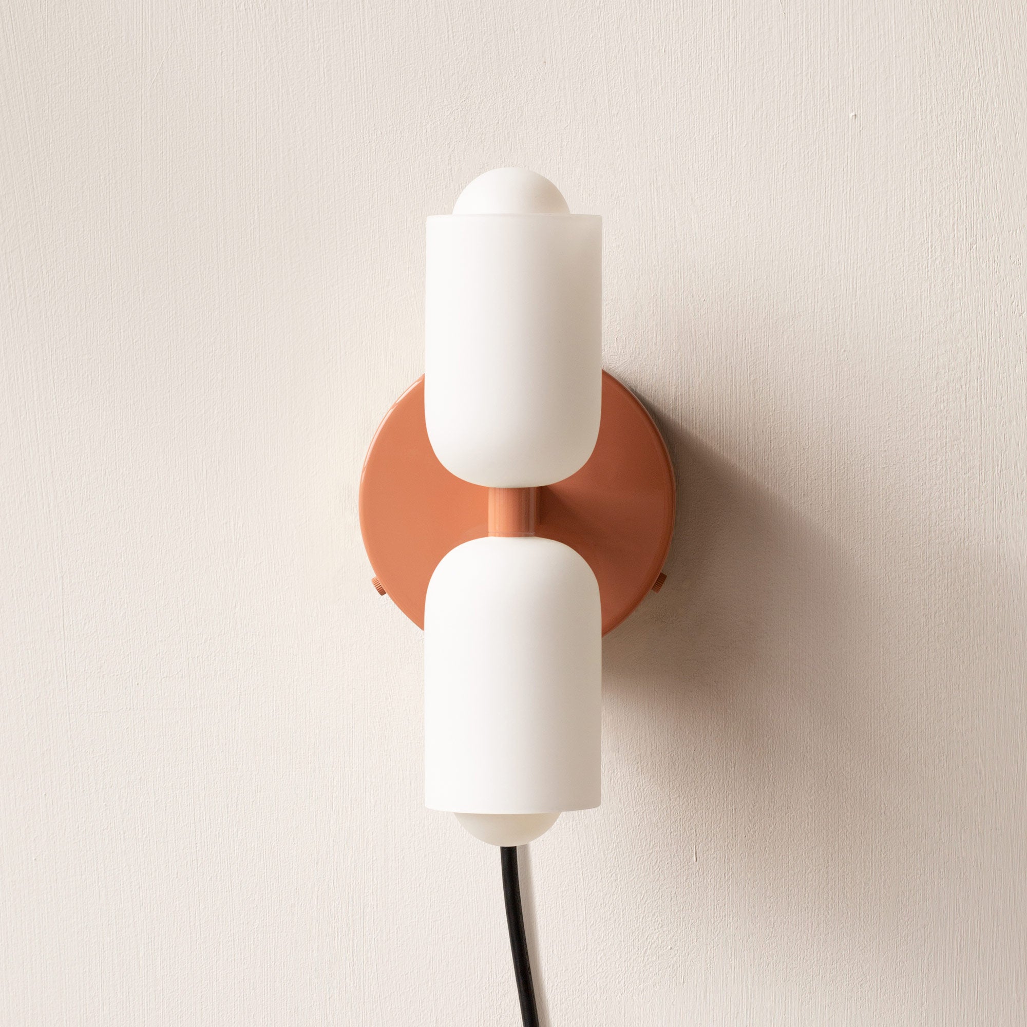 Elodie – Moderne cremefarbene Wandlampe mit zwei Köpfen