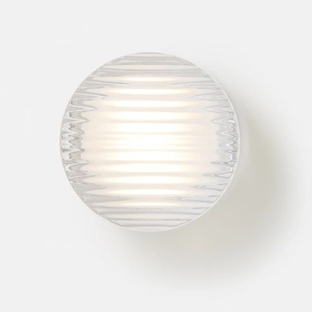 Inga – Nordische Wandlampe mit Strukturglas