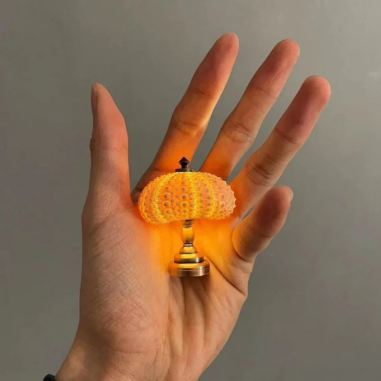 Nerida – Handgemachte Seeigel-Qualle Nachtlampe