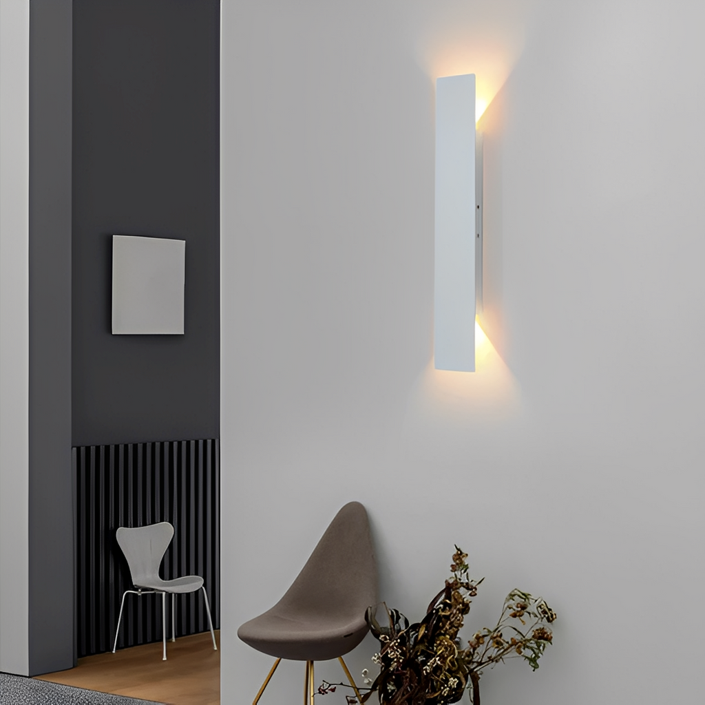Levana – Moderne schlichte lange Wandleuchte