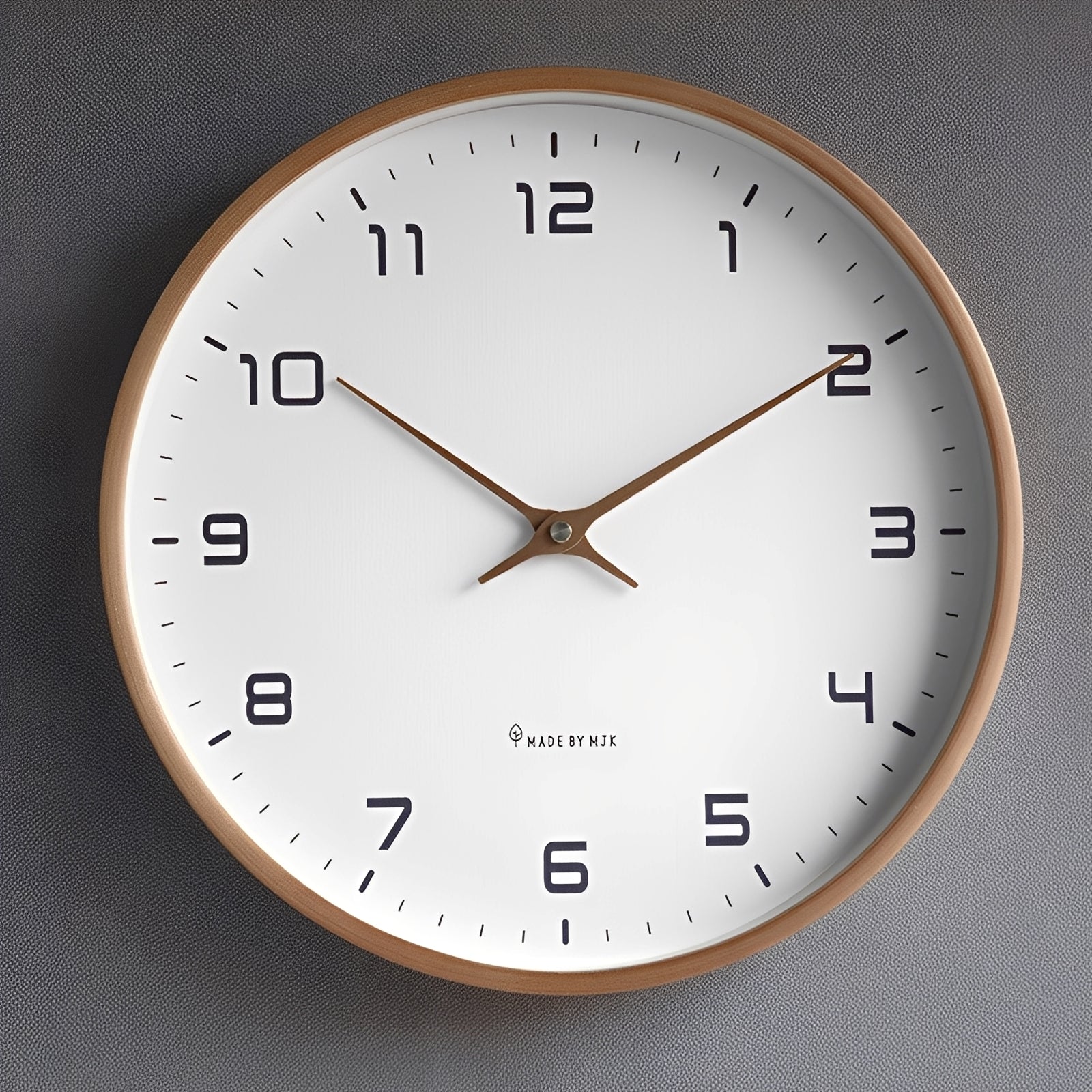 Nordik – Lautlose Wanduhr aus Vollholz