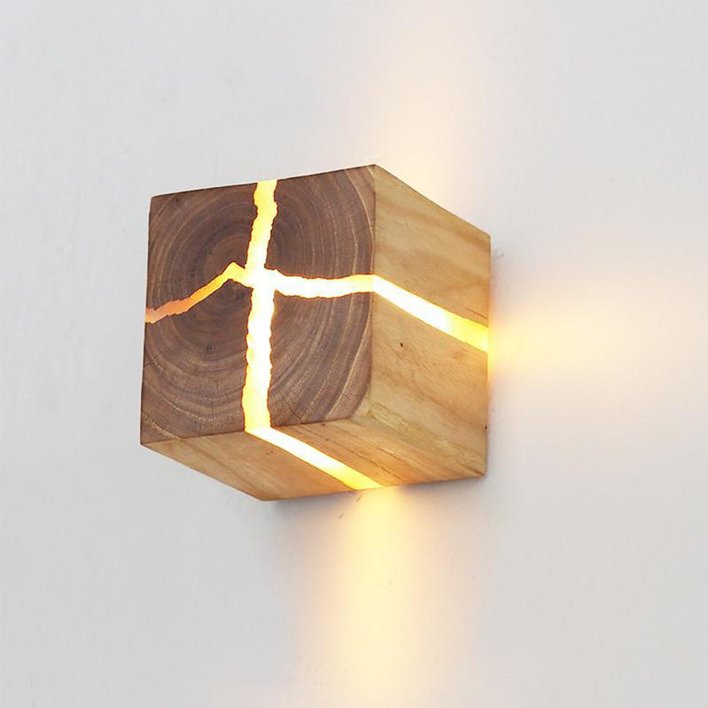 Eleni – Kreative Wandlampe im Rissdesign