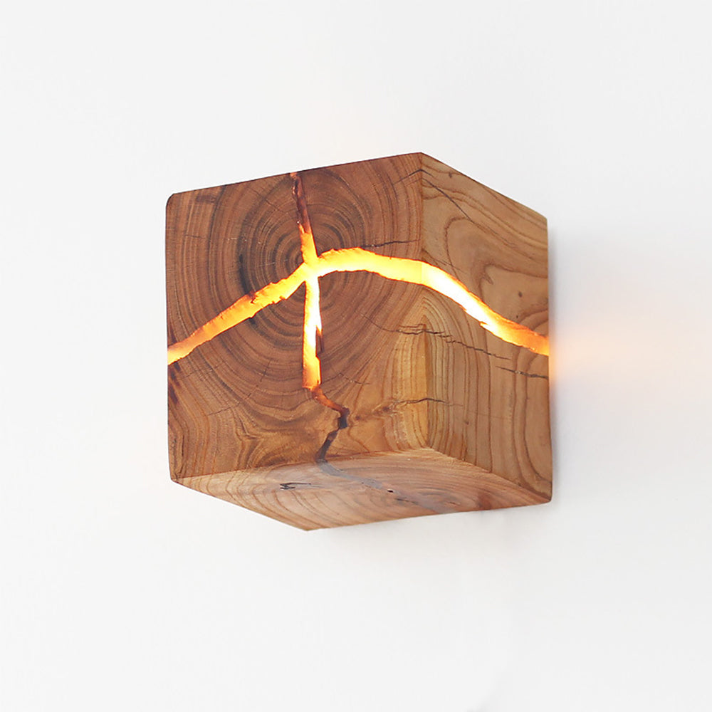 Eleni – Kreative Wandlampe im Rissdesign