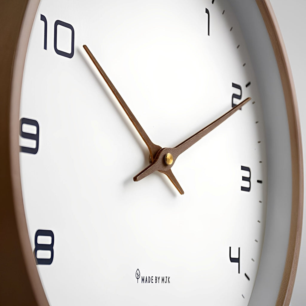 Nordik – Lautlose Wanduhr aus Vollholz