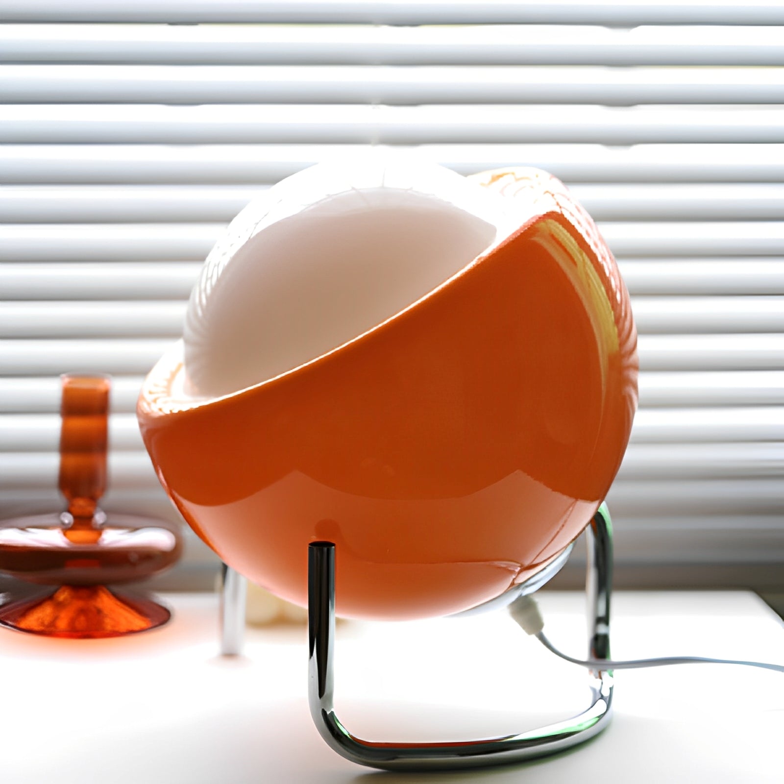 Aurelia – Retro-Stil Bauhaus Tischleuchte mit Glasdesign