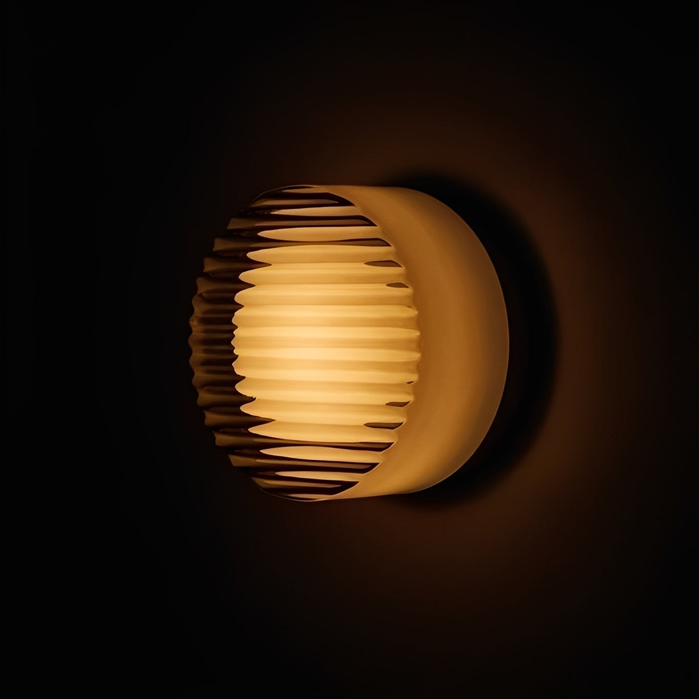 Kira – Skandinavische Wandlampe mit Wellenmuster