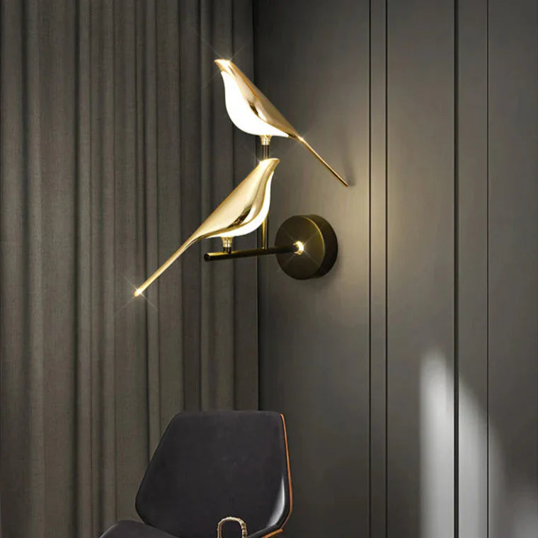 Nola – Künstlerische Vogel-Wandlampe