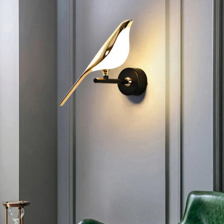 Nola – Künstlerische Vogel-Wandlampe