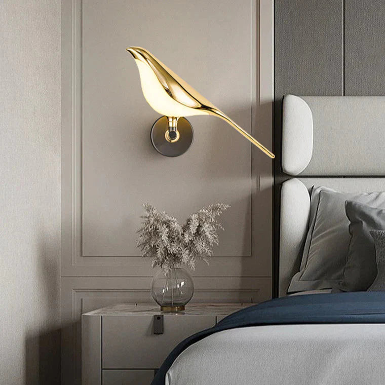 Nola – Künstlerische Vogel-Wandlampe
