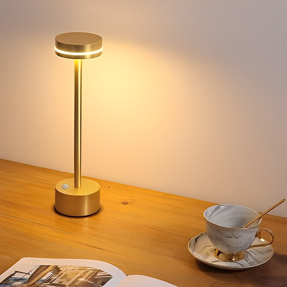 Hoshi – LED-Tischleuchte mit kosmischer Eleganz