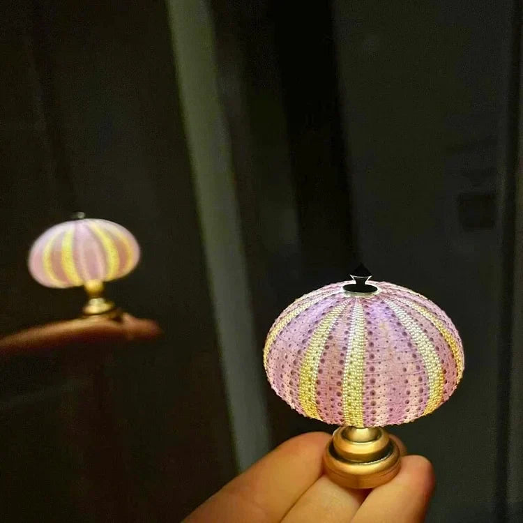 Nerida – Handgemachte Seeigel-Qualle Nachtlampe
