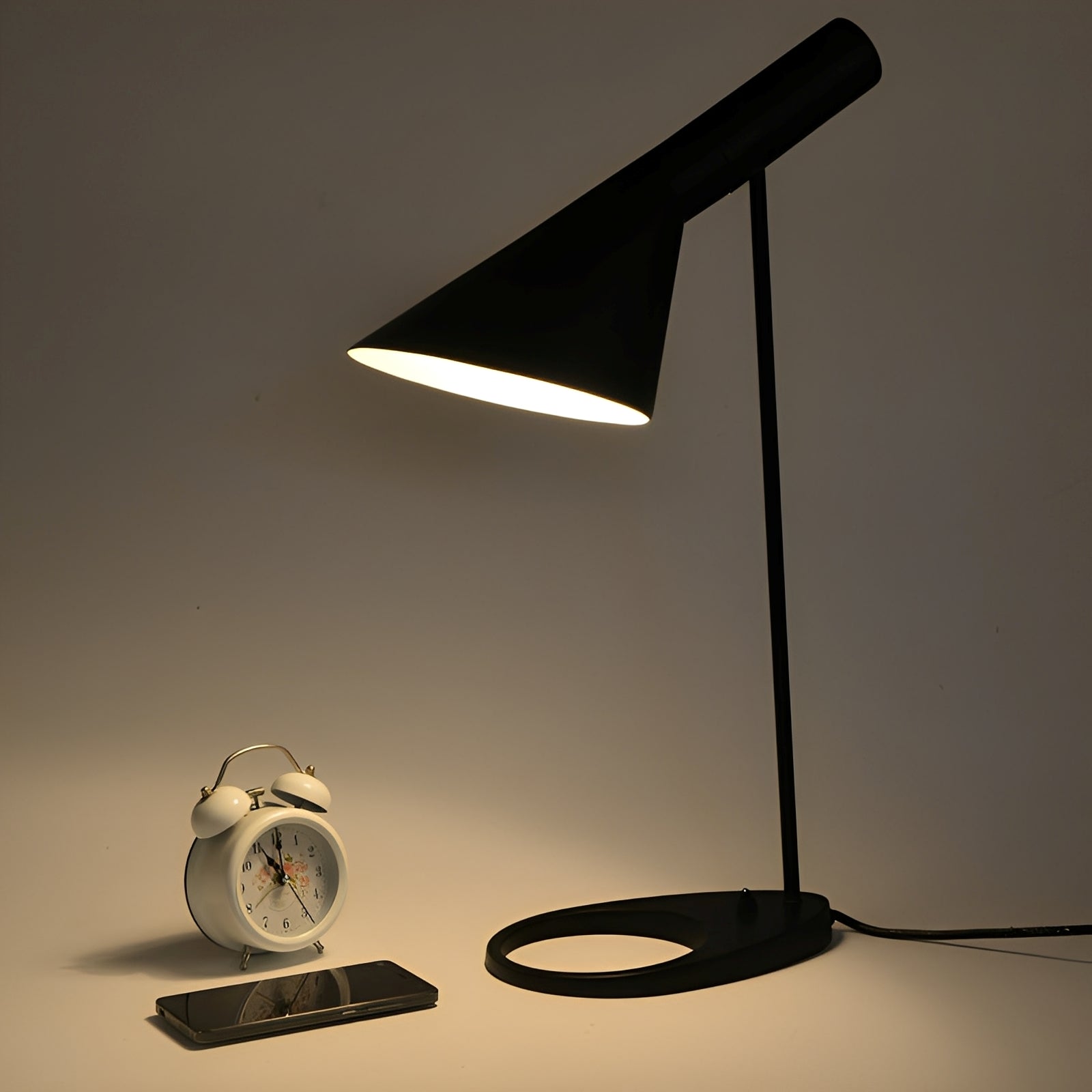 Elvara – Einfache nordische LED-Tischleuchte