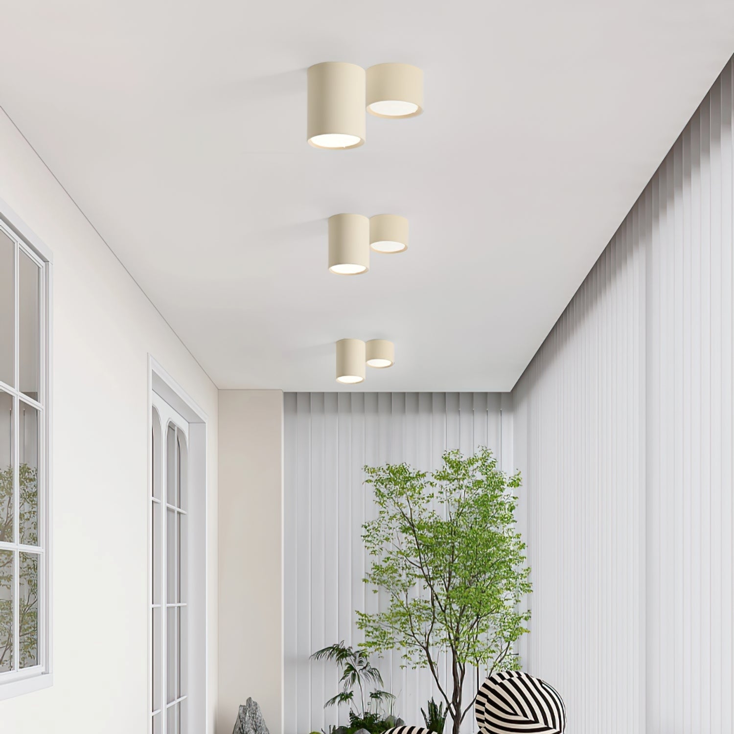 Livia – Zeitgemäße Deckenleuchte mit Downlight