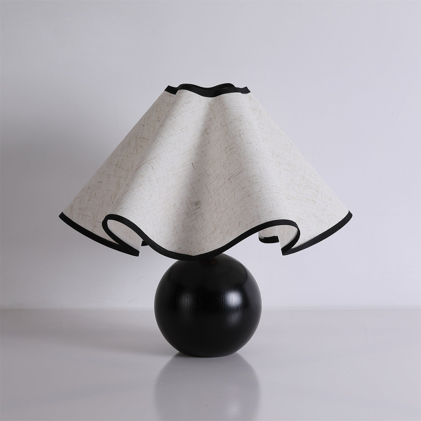 Enid – Alte Tischlampe im Retro-Holzstil