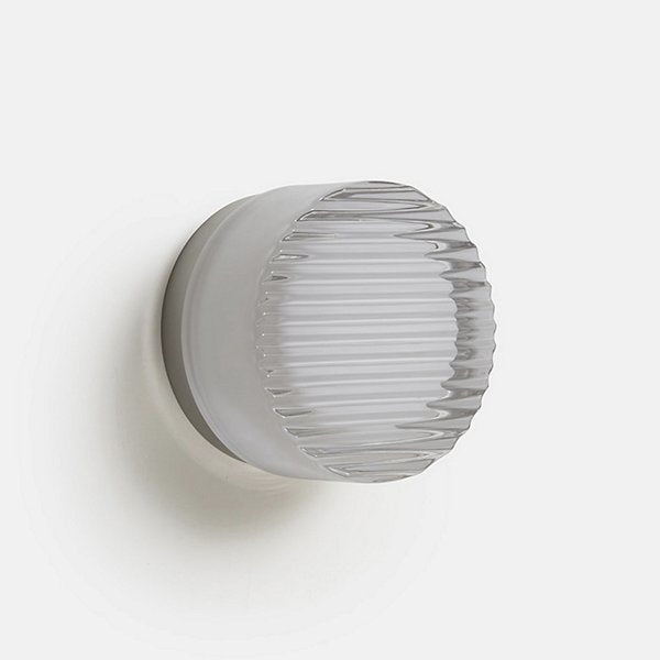 Inga – Nordische Wandlampe mit Strukturglas
