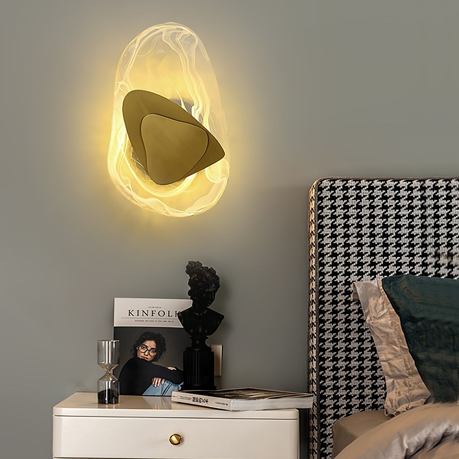 Katara – Designer Wandleuchte mit Kristallakzenten