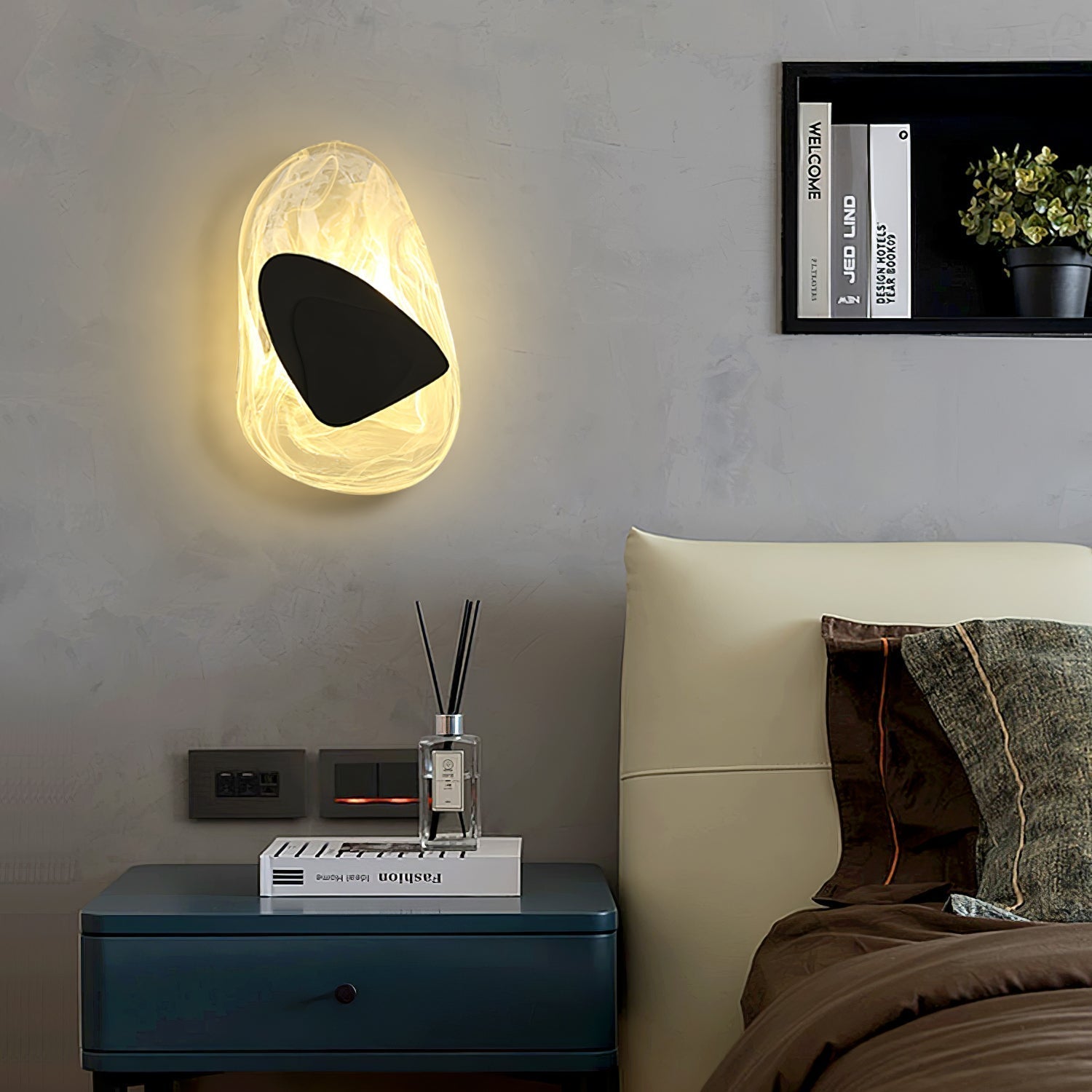 Katara – Designer Wandleuchte mit Kristallakzenten