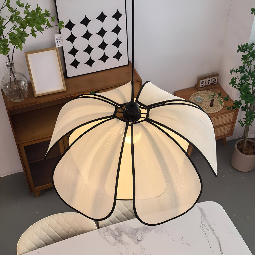Yuri – Moderne Blüten-Pendelleuchte