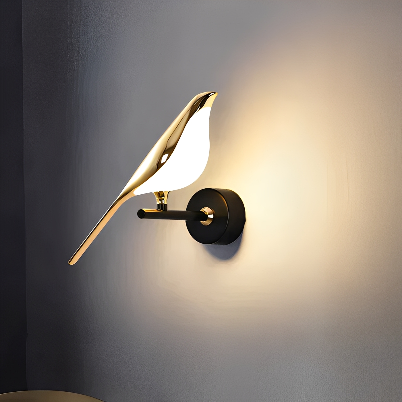 Amira – Kreative Wandlampe in Vogel-Form