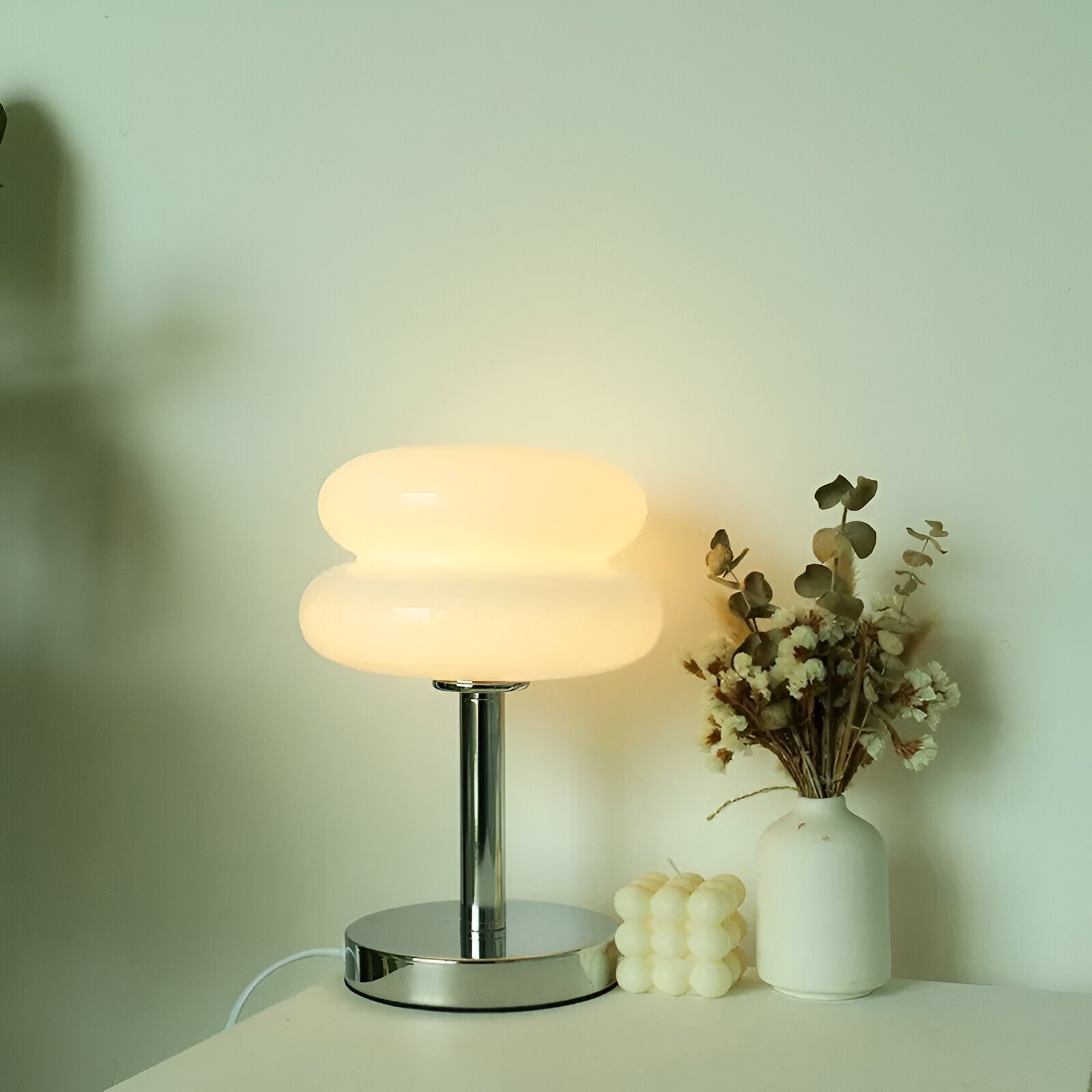 VivaGlass Tischlampe – Stilvolle Farbglanz-Leuchte für moderne Räume