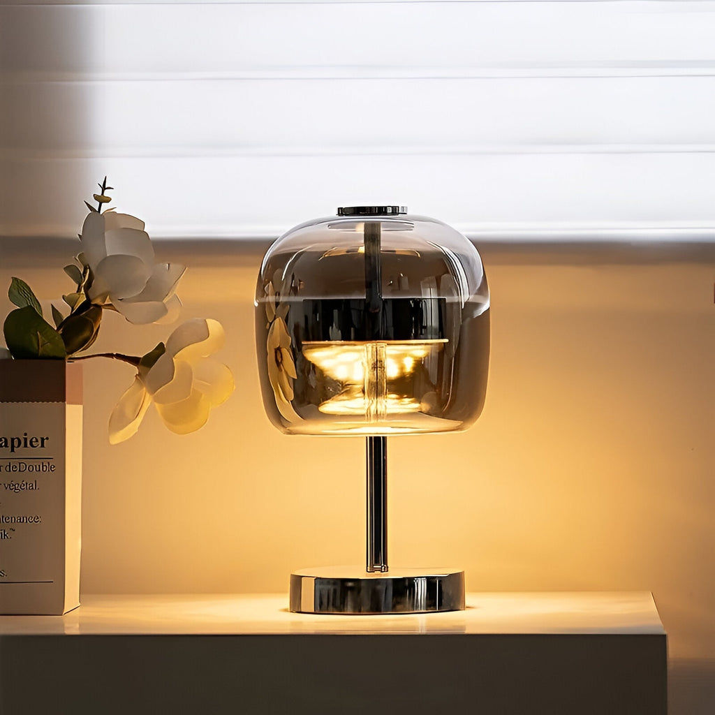 Naira – Zeitgemäße Glas-Tischlampe