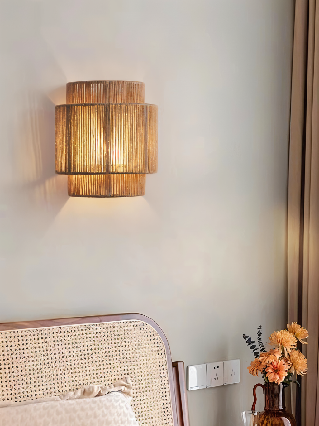 BohoGlow Hanf-Wandleuchte – Rustikaler Rattan-Lampenschirm im Naturstil
