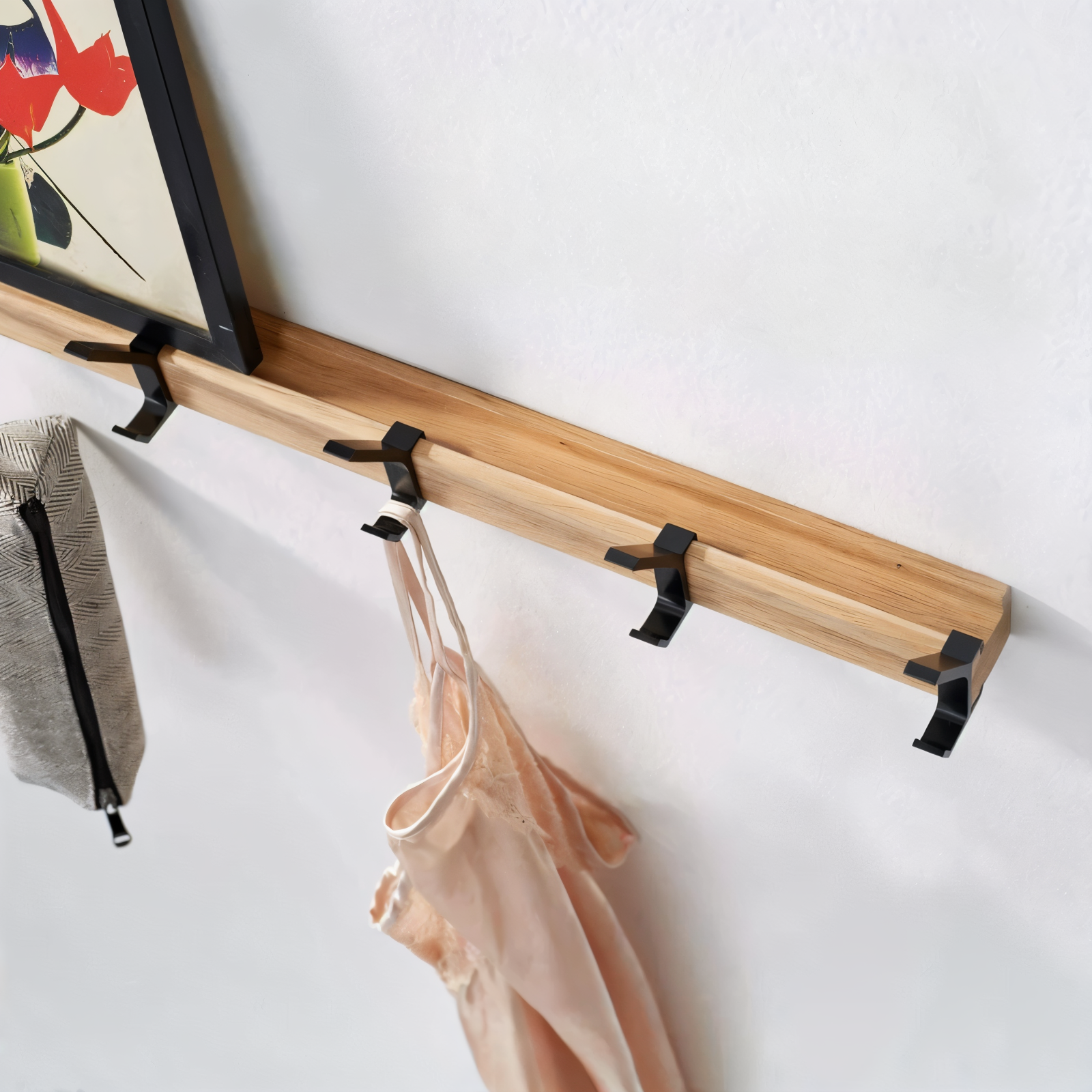 HookForm – Wandgarderobe aus Holz mit eleganten Aluminiumhaken