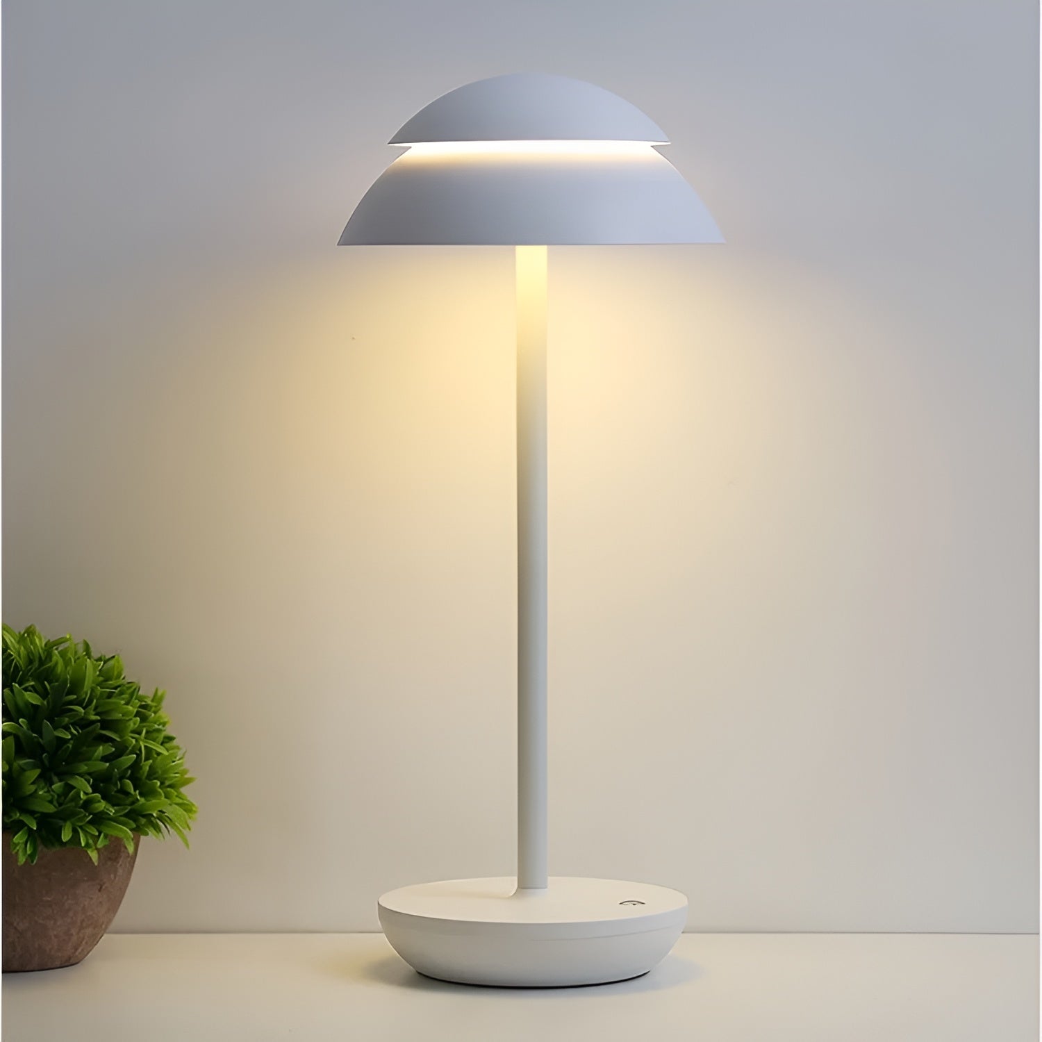 Yuna – Elegante Kabellose LED-Tischleuchte