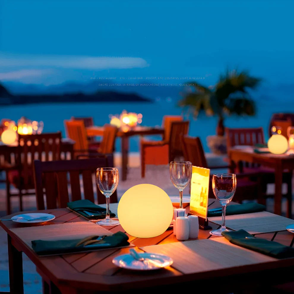 Thessara – LED-Leuchte für den Tisch