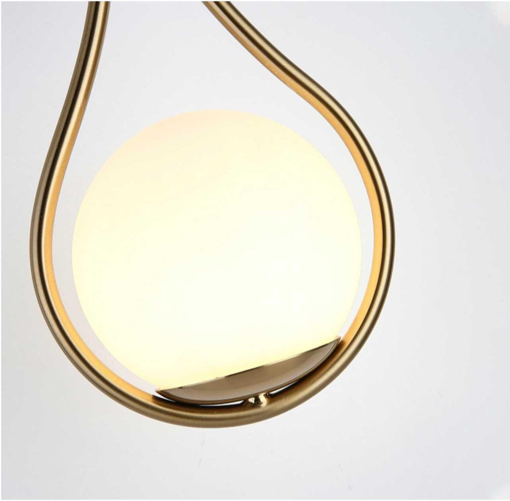 Sanna – Nordische Wandlampe mit Goldenem Detail