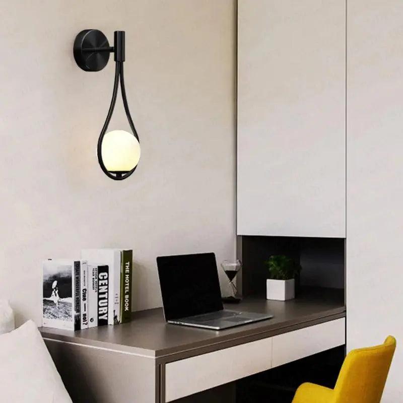 Sanna – Nordische Wandlampe mit Goldenem Detail