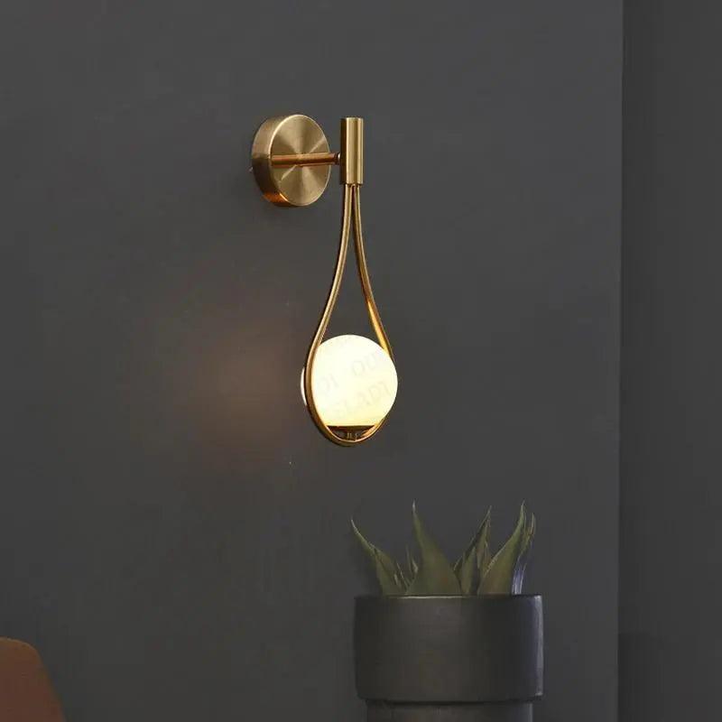 Sanna – Nordische Wandlampe mit Goldenem Detail
