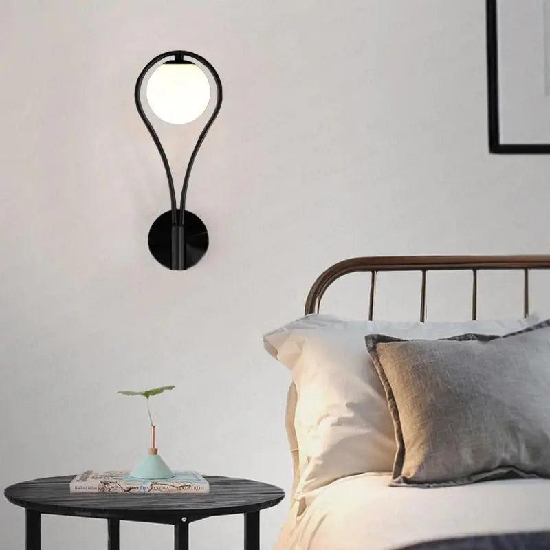 Sanna – Nordische Wandlampe mit Goldenem Detail