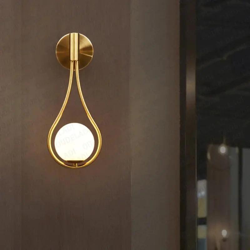 Sanna – Nordische Wandlampe mit Goldenem Detail