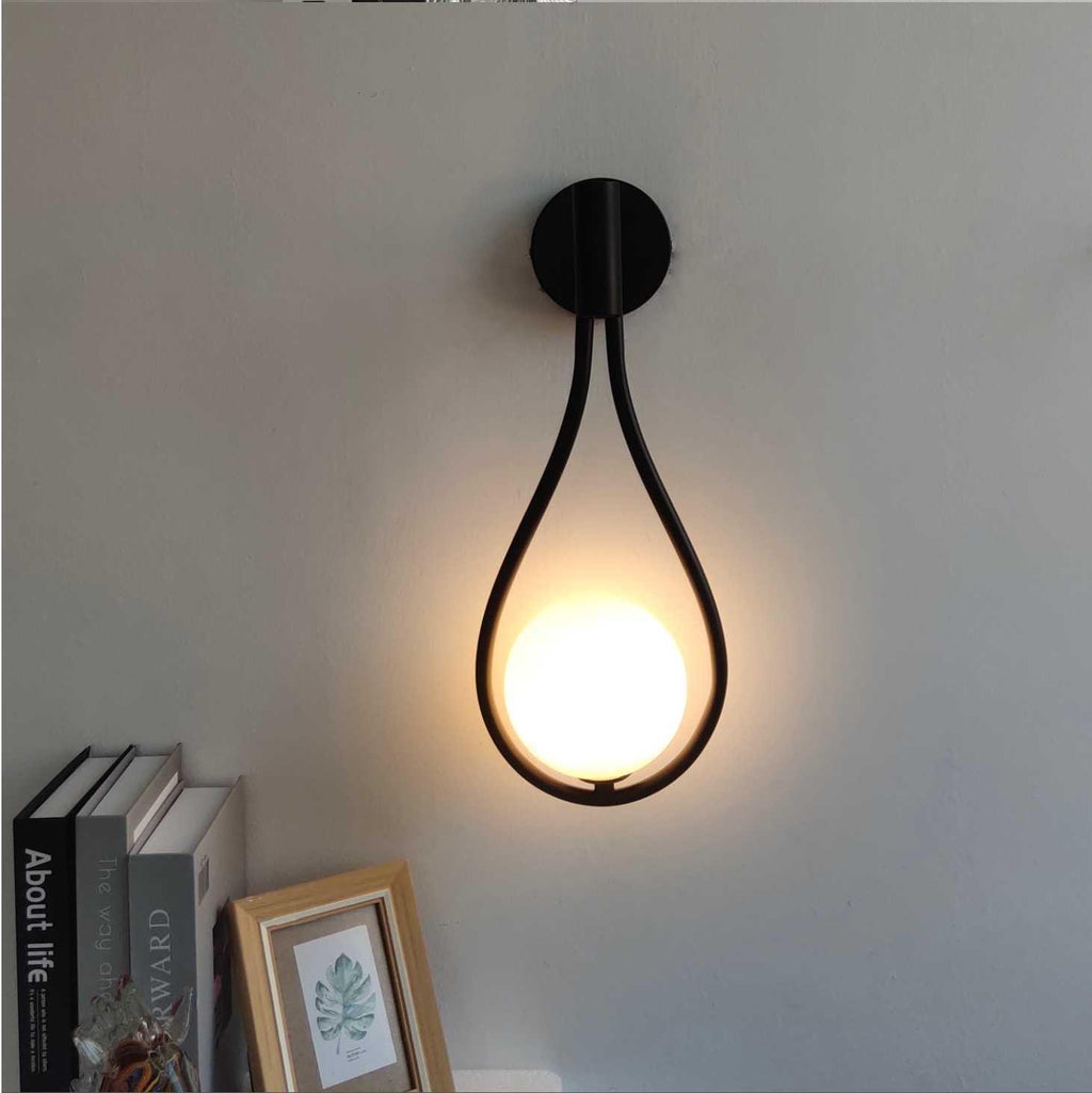 Sanna – Nordische Wandlampe mit Goldenem Detail