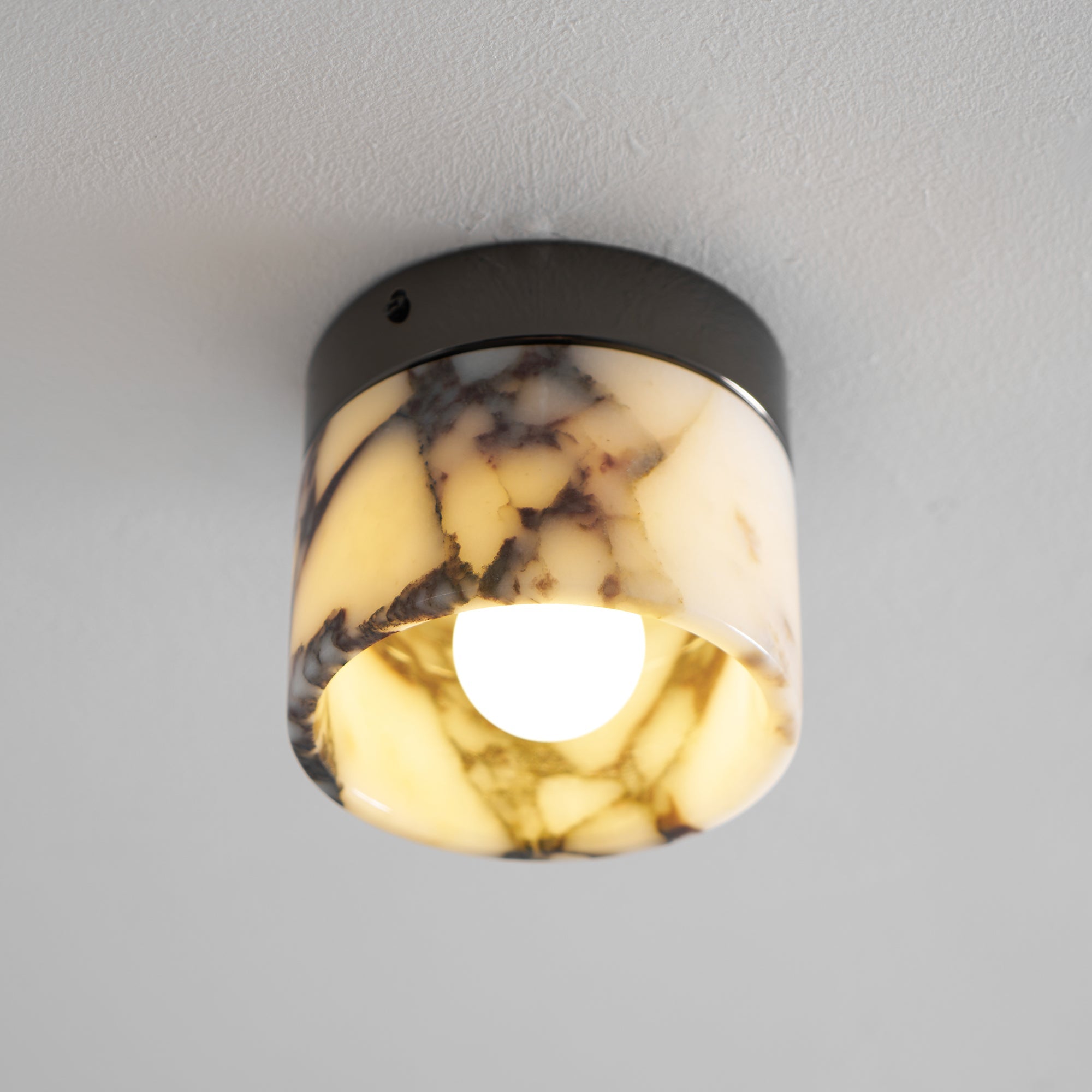 Verona – LED-Deckenleuchte aus Marmor