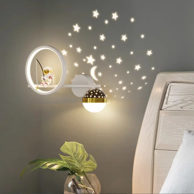 Cosmo – Astronauten-Wandlampe mit LED für das Kinderzimmer