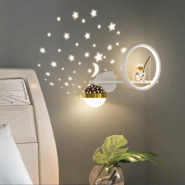 Cosmo – Astronauten-Wandlampe mit LED für das Kinderzimmer