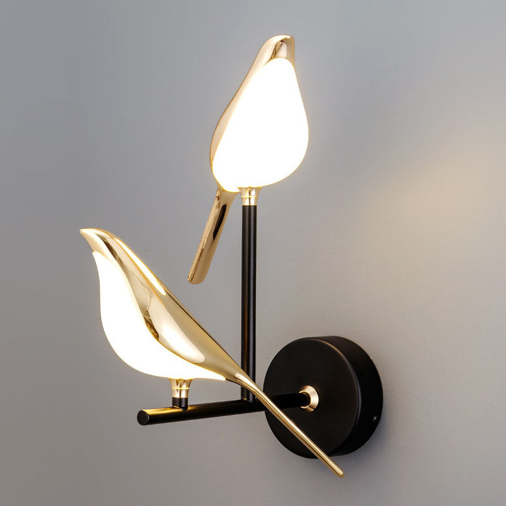 Nola – Künstlerische Vogel-Wandlampe