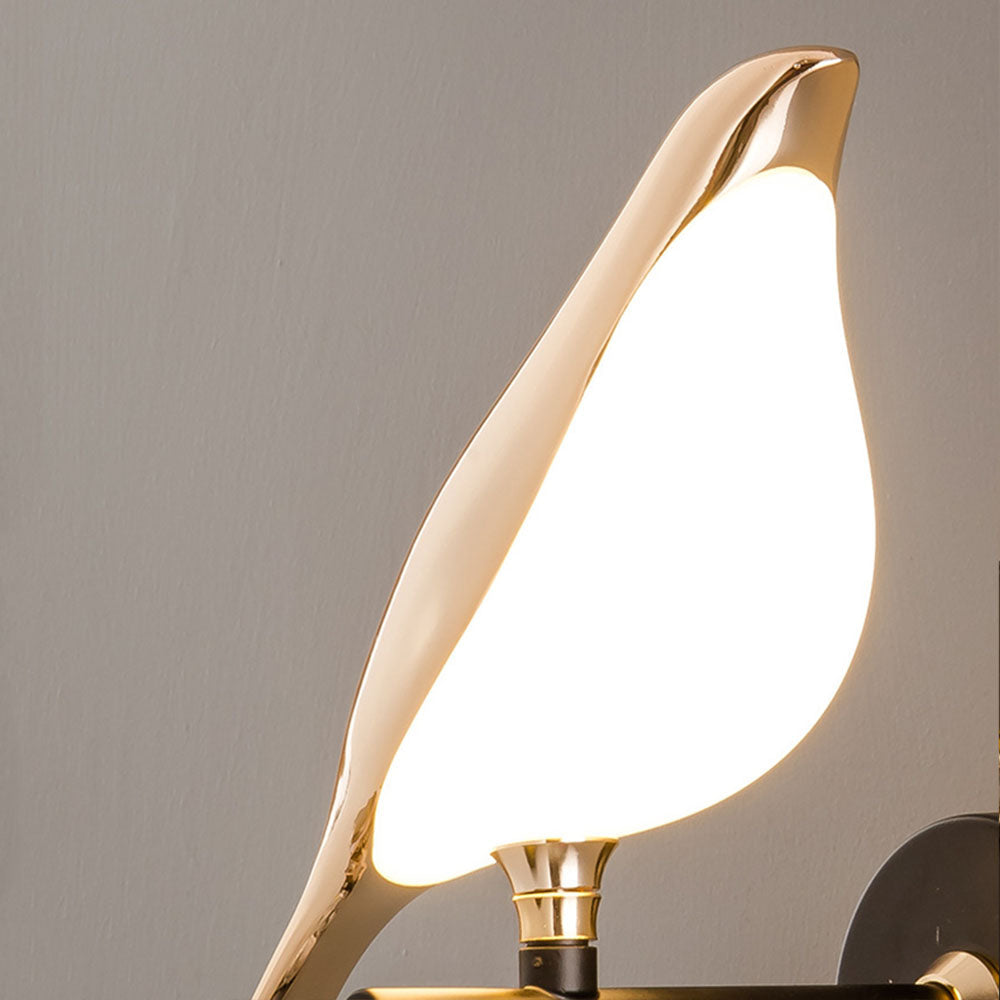 Nola – Künstlerische Vogel-Wandlampe