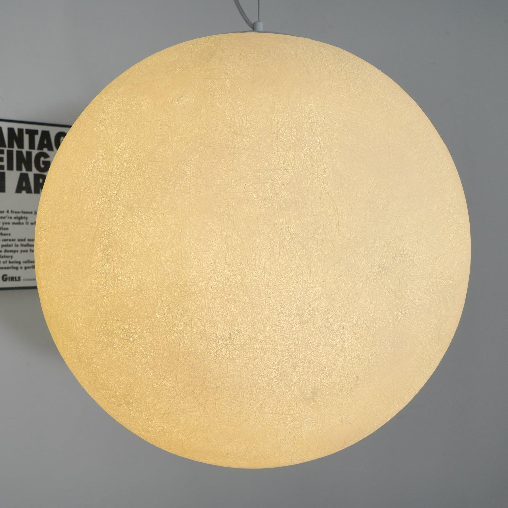MondMagie – Hängeleuchte im schimmernden Vollmond-Design