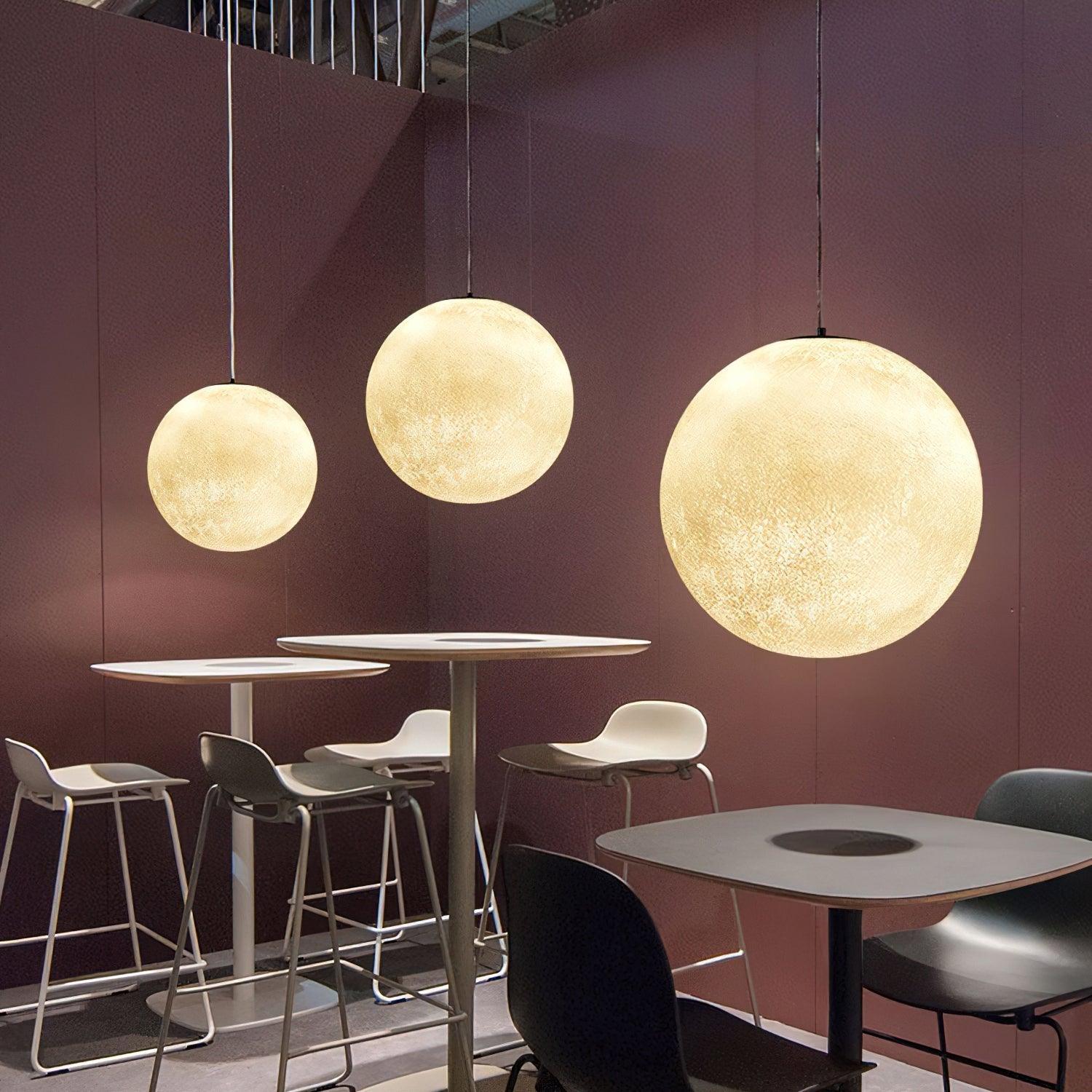 MondMagie – Hängeleuchte im schimmernden Vollmond-Design