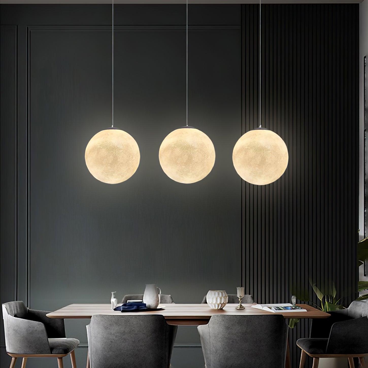 MondMagie – Hängeleuchte im schimmernden Vollmond-Design