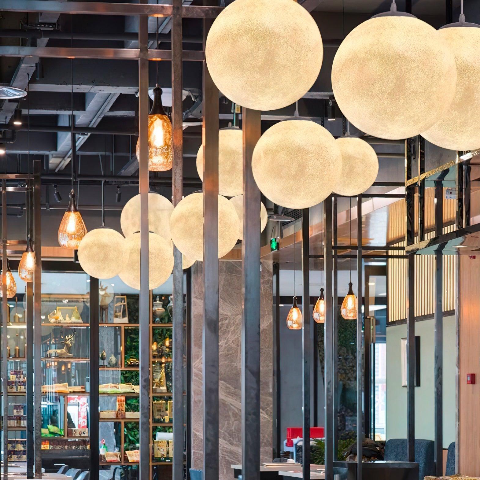 MondMagie – Hängeleuchte im schimmernden Vollmond-Design