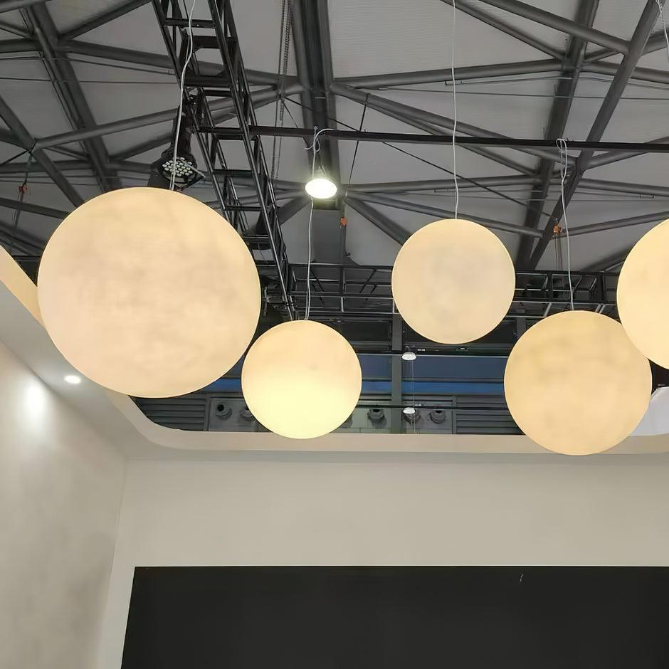 MondMagie – Hängeleuchte im schimmernden Vollmond-Design