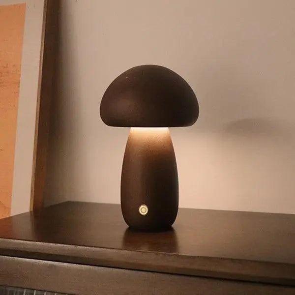 Skurrile Pilzlampe aus Holz